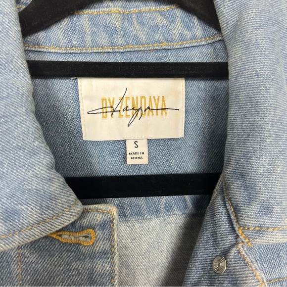 DAYA BY ZENDAYA BELL SLEEVE BUTTON UP DENIM JACKET SIZE SMALL - Picture 9 of 16